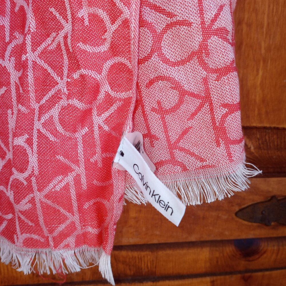 Calvin Klein Pashmina-style scarf - Picture 3 of 7